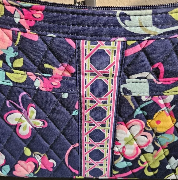 Vera Bradley Floral Quilted Shoulder Bag. - Picture 10 of 10